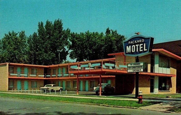 Packard Motel - Old Postcard